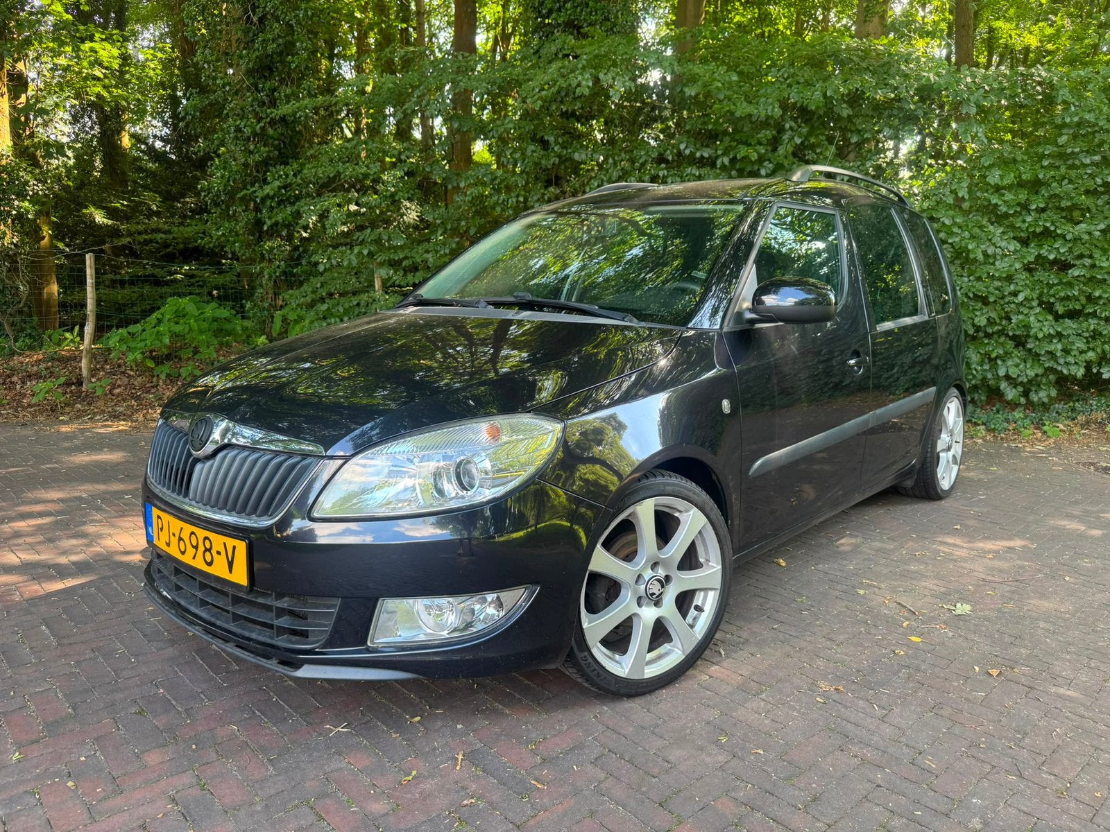 Skoda Roomster 1.2 TSI Ambition 2010 lees advertenties, Auto's, Skoda, Voorwielaandrijving, 450 kg, 4 cilinders, Startonderbreker