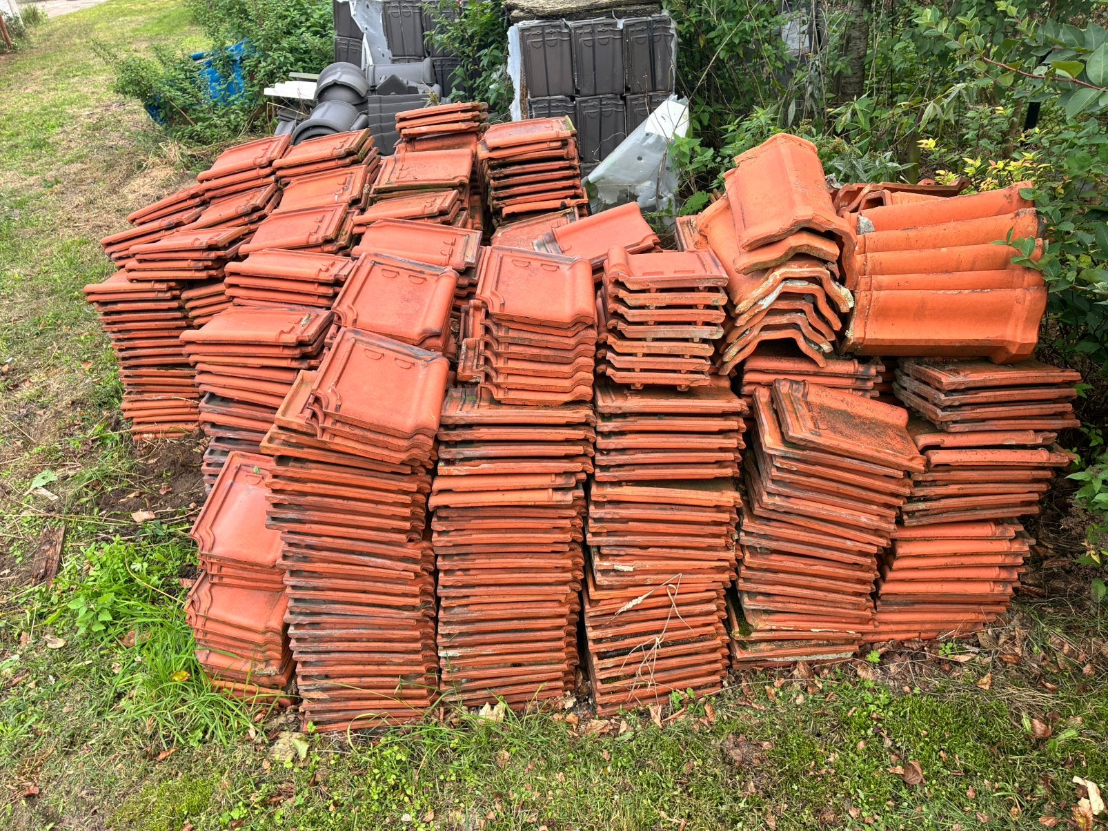 Dakpannen 900 stuks, Ophalen, Steen of Klei, Zwart, Zo goed als nieuw