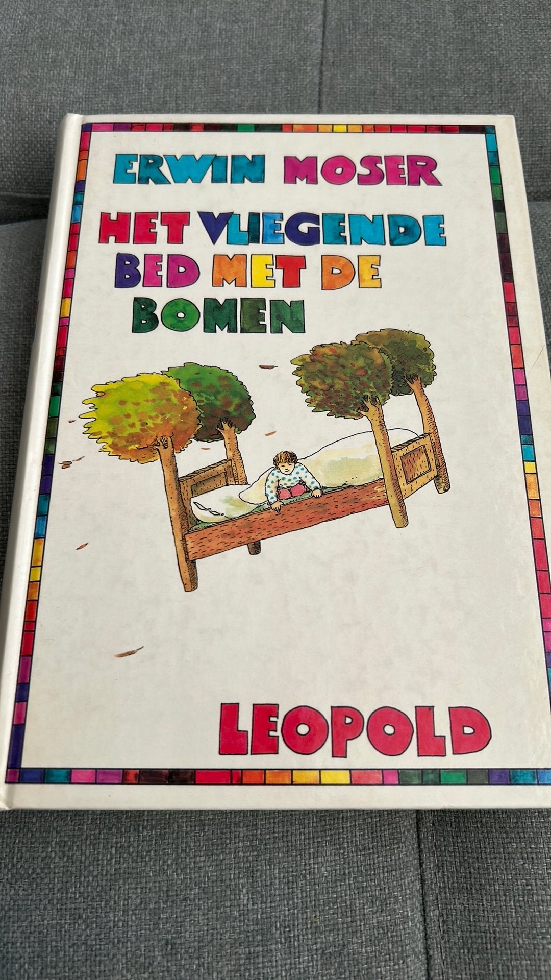 Vintage voorleesboek Het vliegende bed met de bomen E. Moser, Ophalen of Verzenden, Zo goed als nieuw