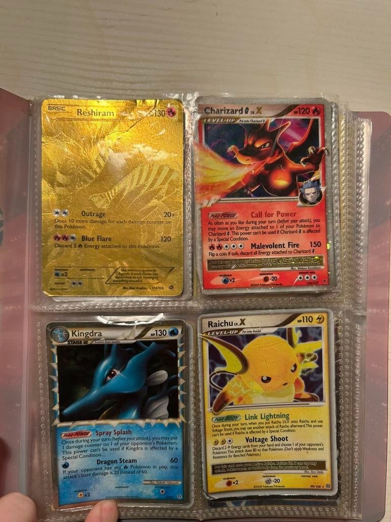 Pokemon kaarten: Reshiram goud, Charizard, Pikachu & meer, Ophalen of Verzenden, Zo goed als nieuw, Meerdere kaarten