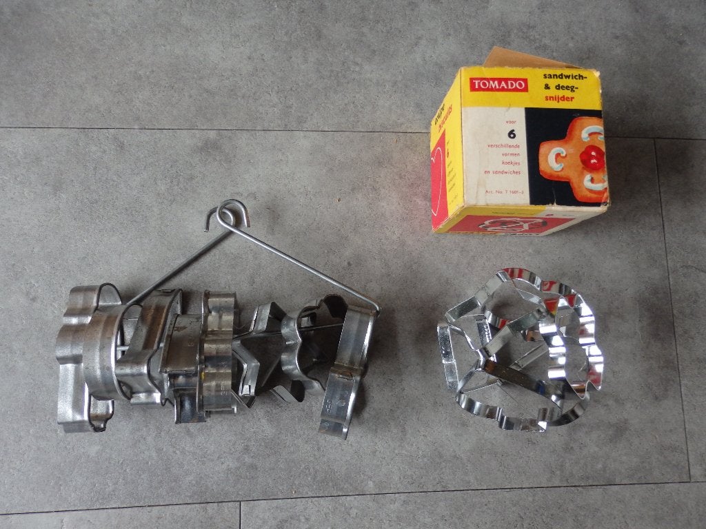 Vintage Metalen Uitsteekvormen / Tomado Sandwich Snijder, Overige typen, Ophalen of Verzenden, Gebruikt