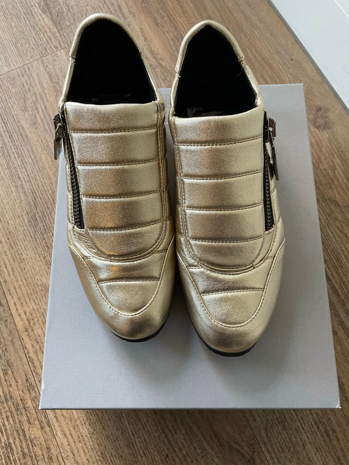 Max Mara sneakers schoenen maat 37 goud zwart, Zwart, Ophalen of Verzenden, Sneakers of Gympen, Zo goed als nieuw
