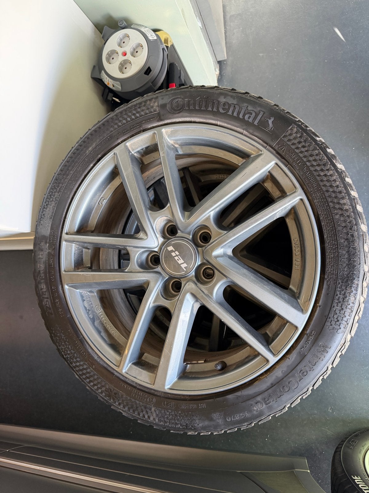 Winterbanden met Rial velgen 225/45/17 - Continental, Gebruikt, Banden en Velgen, 17 inch, 225 mm