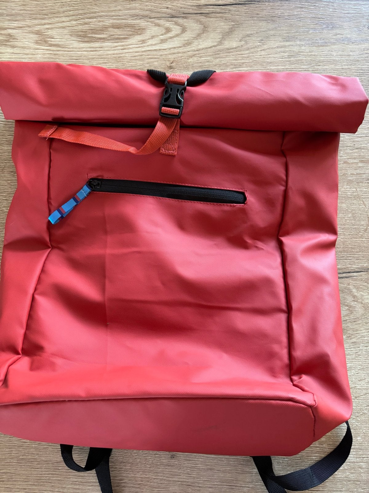 Rode waterdichte rugzak met oprolbare sluiting, 25 tot 40 cm, Ophalen of Verzenden, Zo goed als nieuw, Waterdicht