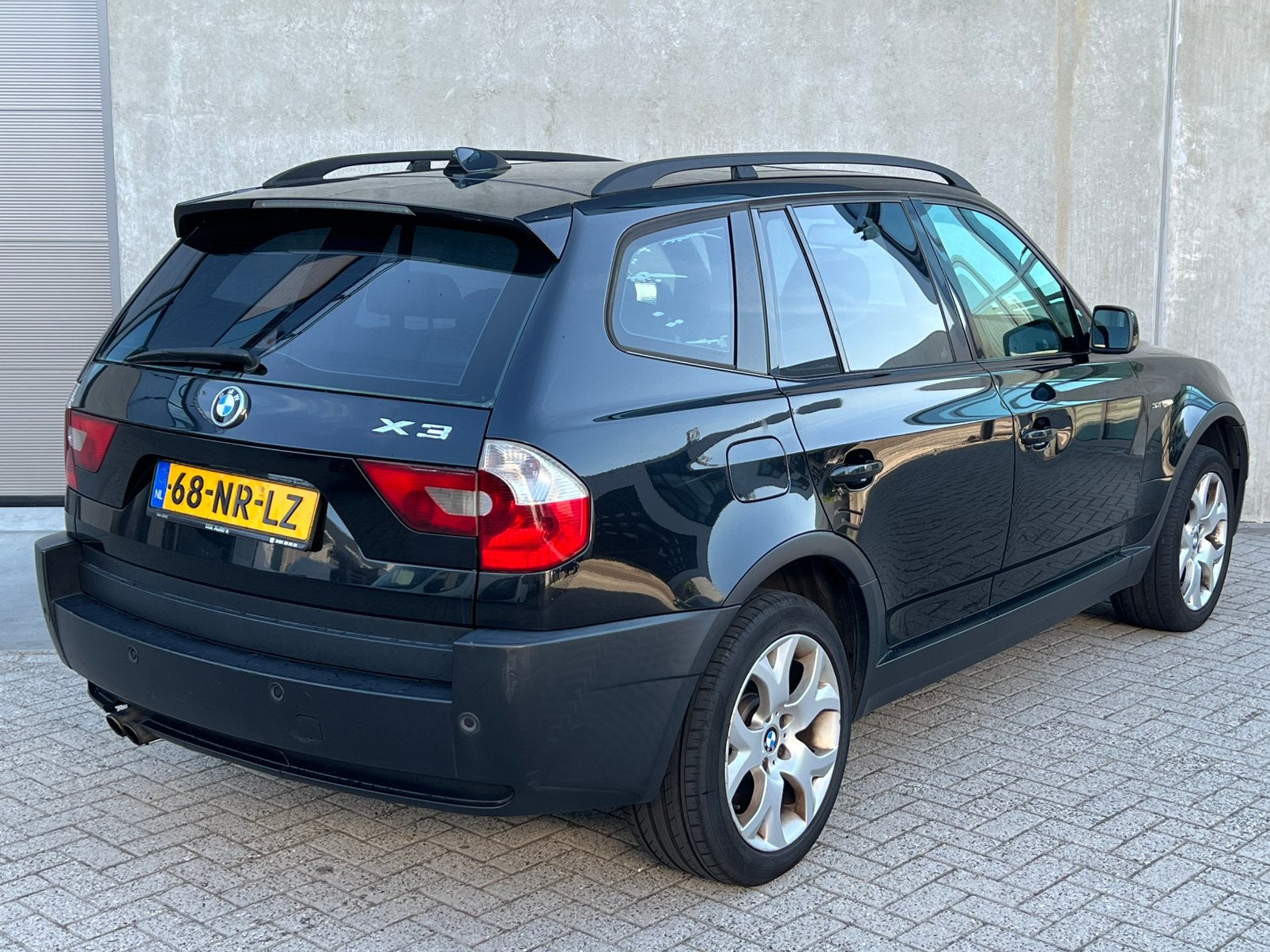 Zwarte BMW X3 3.0i SUV 4X4 231PK Automaat/Leder/PanoDak/APK!, Automaat, 2000 kg, Zwart, Bedrijf