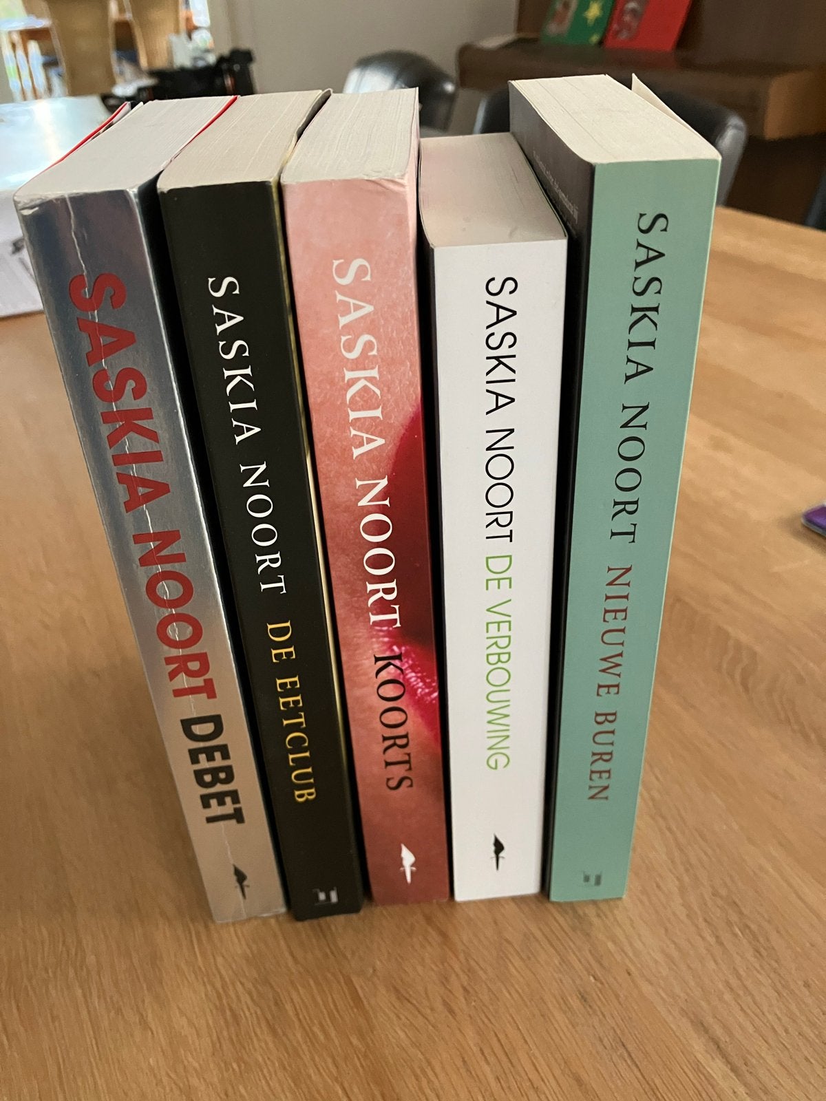 Saskia Noort boekenpakket - 5 literaire thrillers, Ophalen of Verzenden, Gelezen, Nederland
