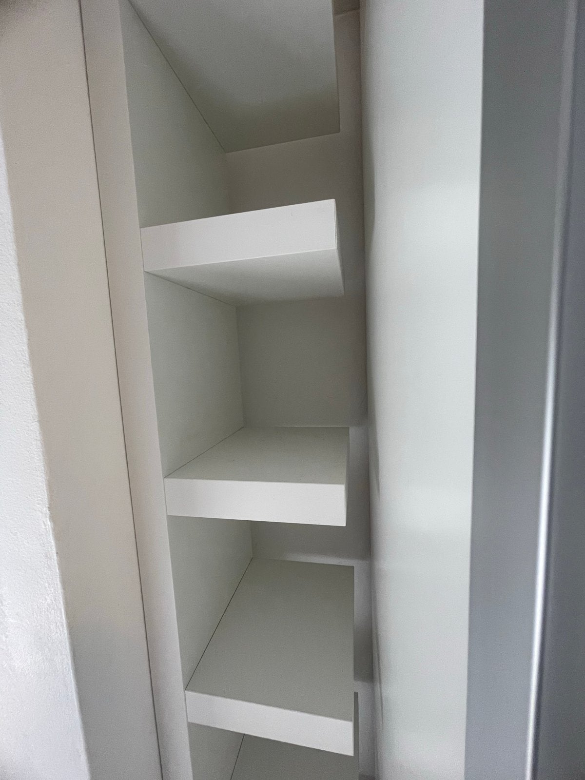 Witte smalle wandplank / boekenplank, Ophalen, Gebruikt