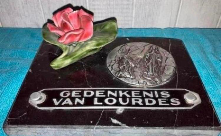Marmeren zware mooie gedenkenis van Lourdes, Antiek en Kunst, Ophalen of Verzenden