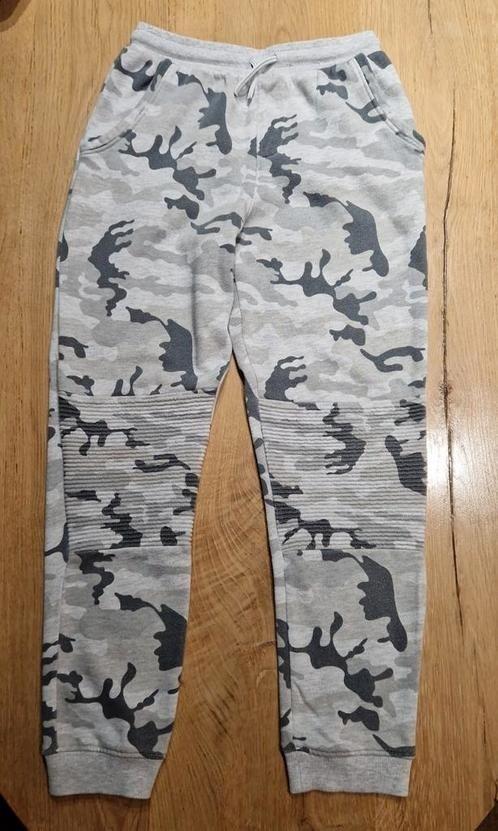 Als NIEUW! Camouflage design Joggingbroek jongen, maat 152, Broek, Ophalen of Verzenden, Zo goed als nieuw, Primark