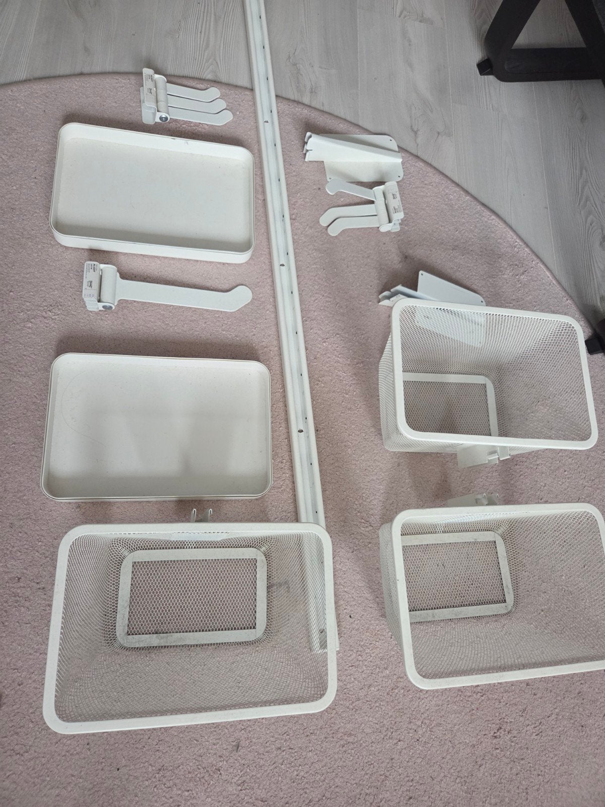 IKEA ophangsysteem met plateaus, mandjes en haken, Ophalen, Zo goed als nieuw