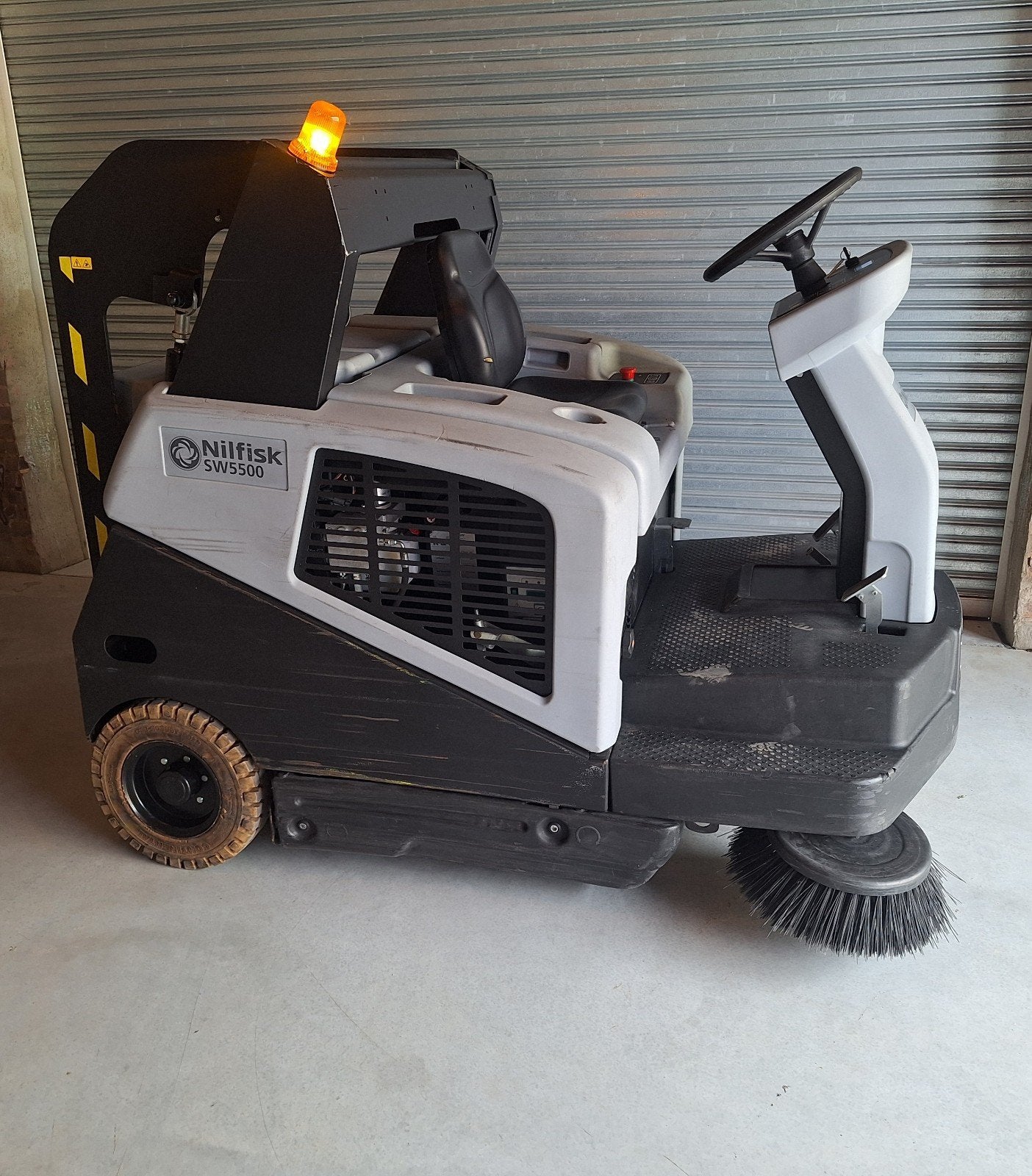 Nilfisk SW 5500 B veegmachine slechts 57 uur!, Ophalen, Gebruikt