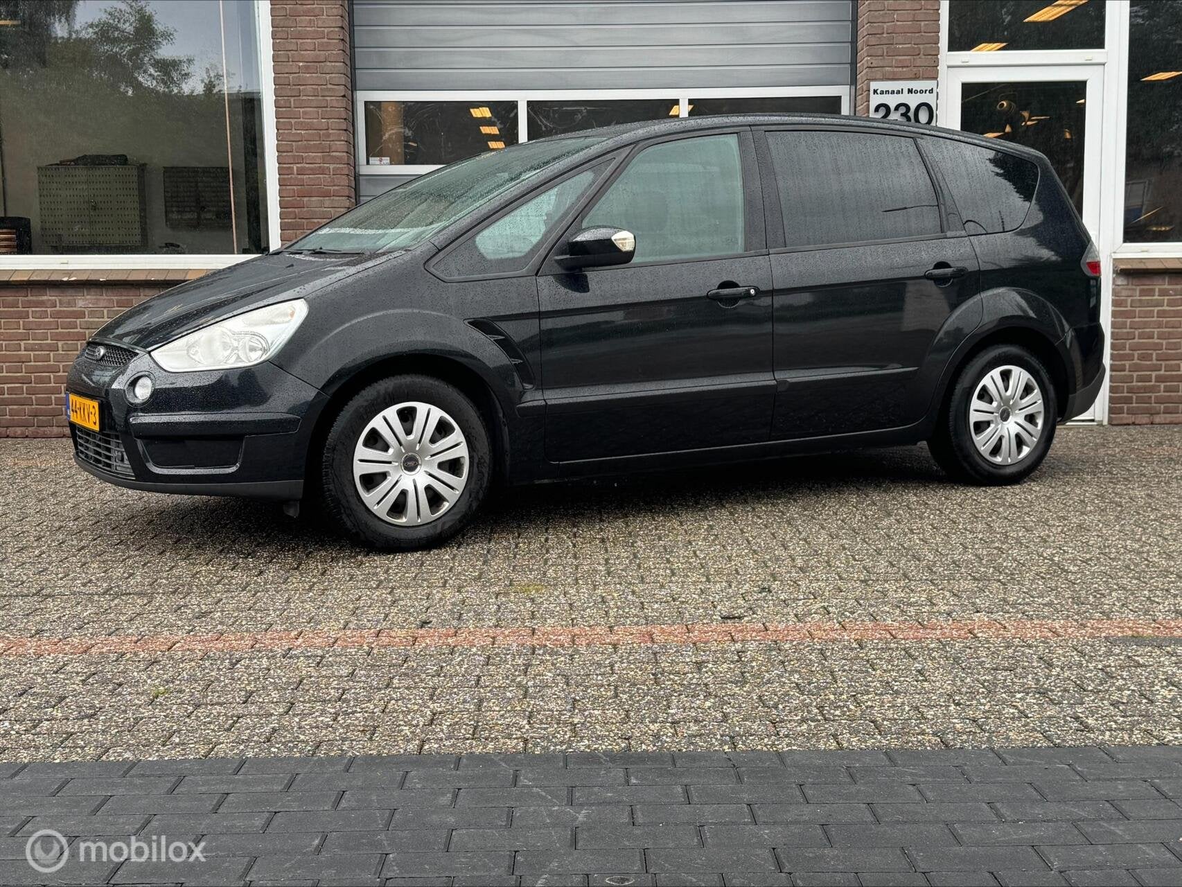 Ford S-Max 2.0 Titanium 7p. ECC-AIRCO/NAVI/CRUISE, Voorwielaandrijving, Gebruikt, 4 cilinders, 1505 kg