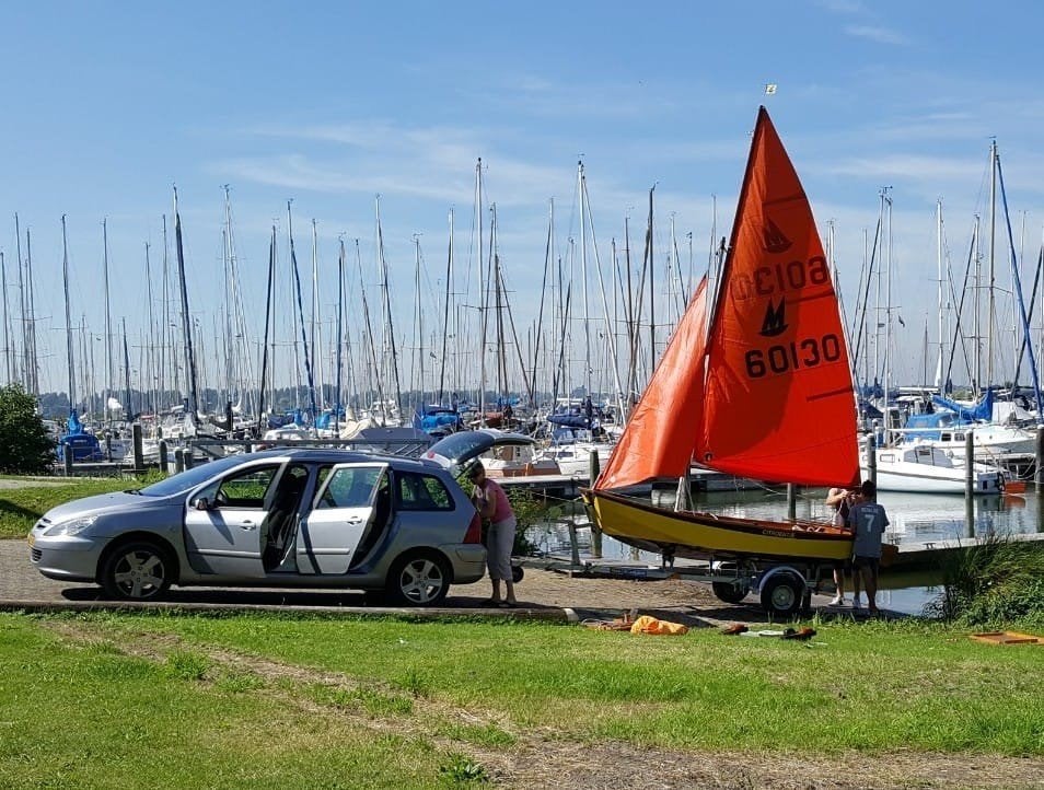Mirror zeilboot 60130 incl. trailer en elektrische motor, Ophalen, Aluminium, Fok, Buitenboordmotor