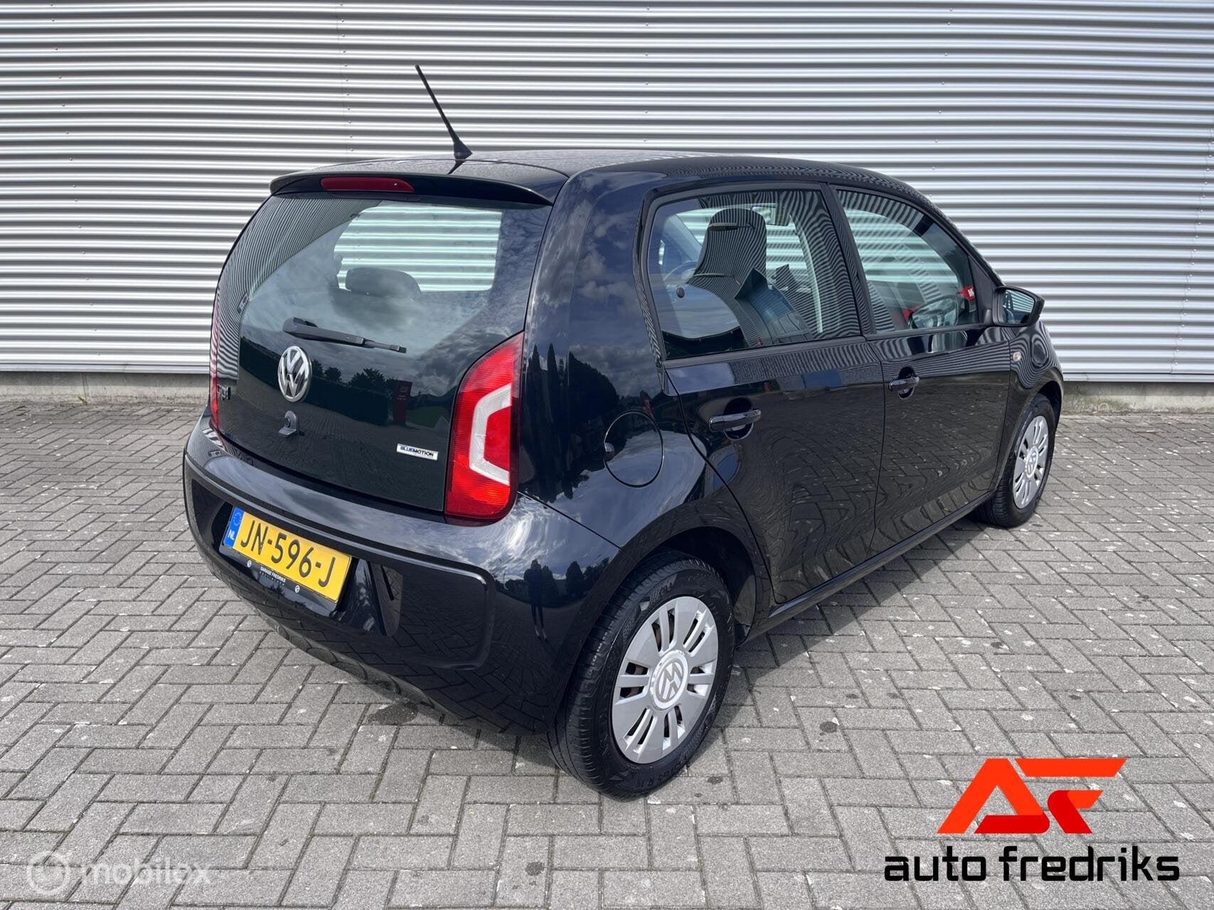 Volkswagen Up! 1.0 move up! BlueMotion 5 drs | Airco | Org., Voorwielaandrijving, Gebruikt, 840 kg, Zwart
