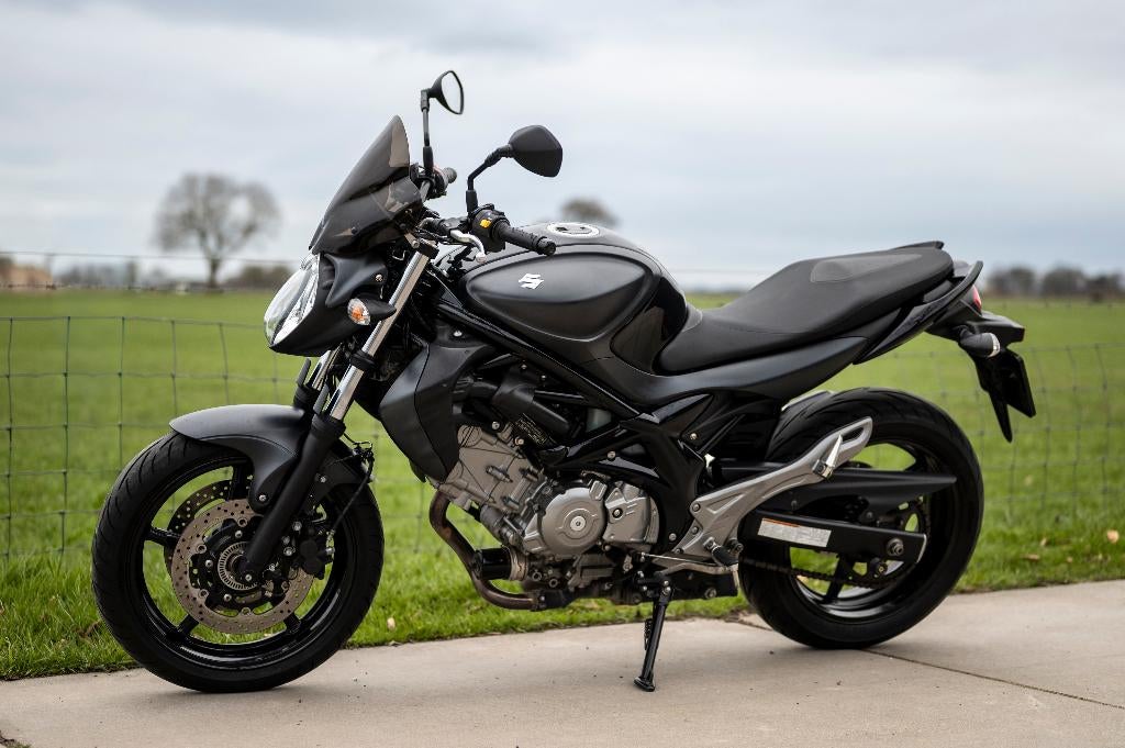Suzuki Gladius SFV650A – 2015 – 9.498 km – Zeer nette staat, 2 cilinders, Motorrijbewijs A, Particulier, Meer dan 35 kW