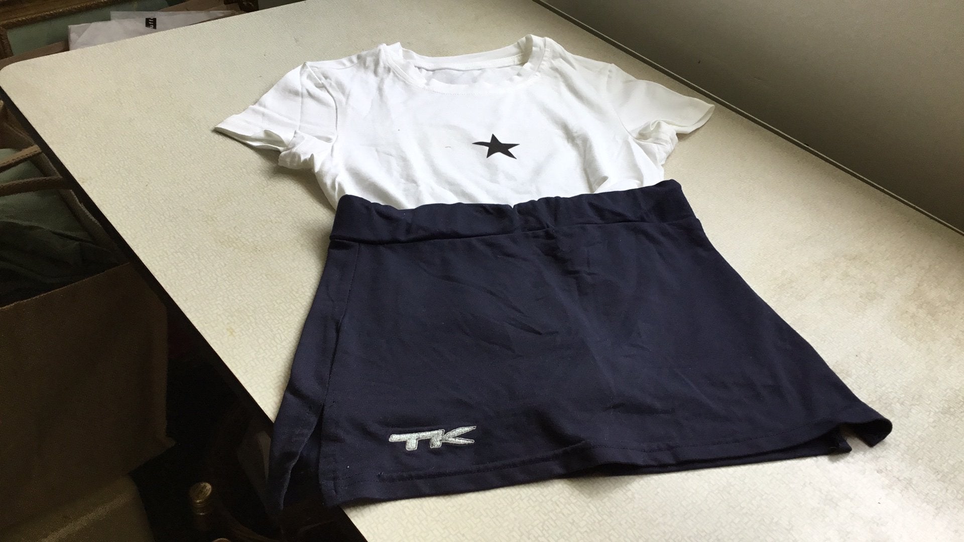 Tennis rokje en Tshirt maat 128 rokje 134 shirtje, Ophalen of Verzenden, Gebruikt, Meisje, Jurk of Rok