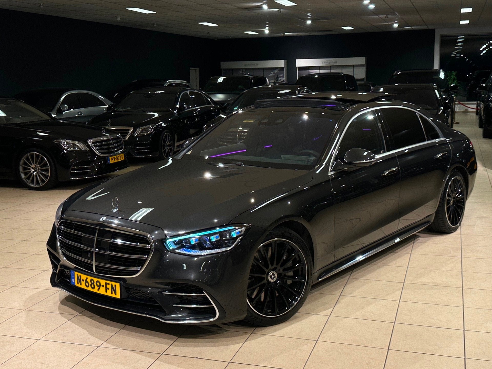 Mercedes-Benz S-klasse S580 e AMG LANG|ORIG-NL|4D-BURM.|MASS, Auto's, Mercedes-Benz, Automaat, Achterwielaandrijving, Gebruikt