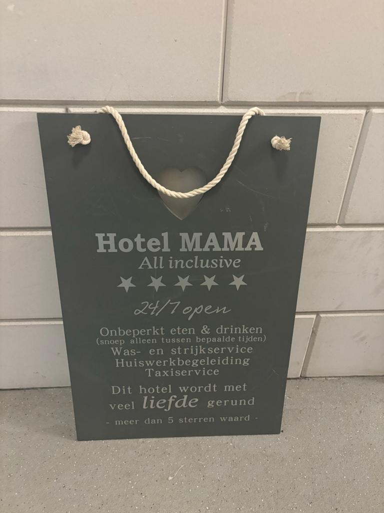 Hotel Mama bord - Leuk decoratie voor in huis, Overige materialen, Overige stijlen, Nieuw, Ophalen of Verzenden