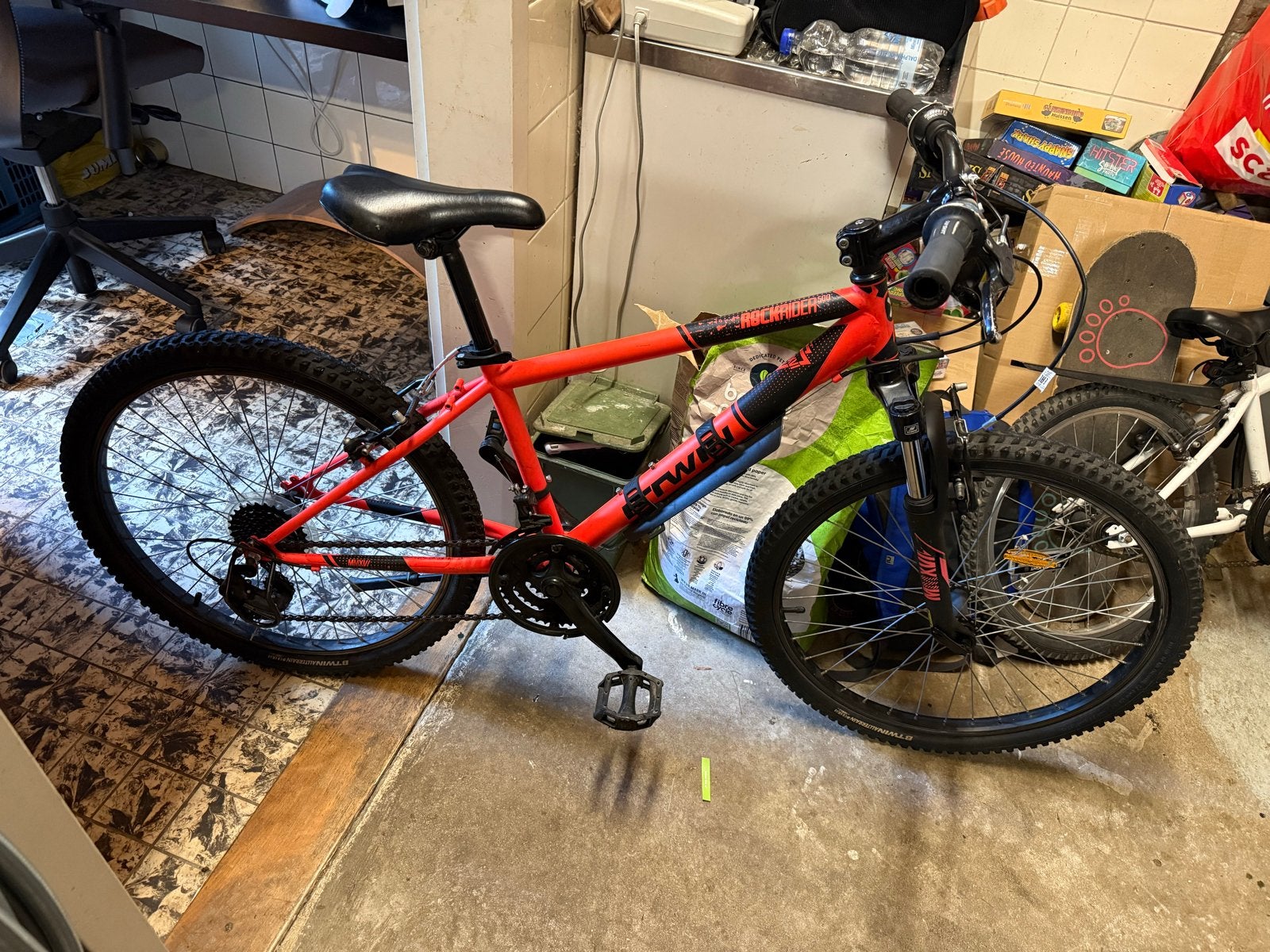 B-twin Rockrider 500MMXVI 24 inch kinderfiets (124cm-140cm), Fietsen en Brommers, Gebruikt, Velgrem, Versnellingen, Minder dan 49 cm