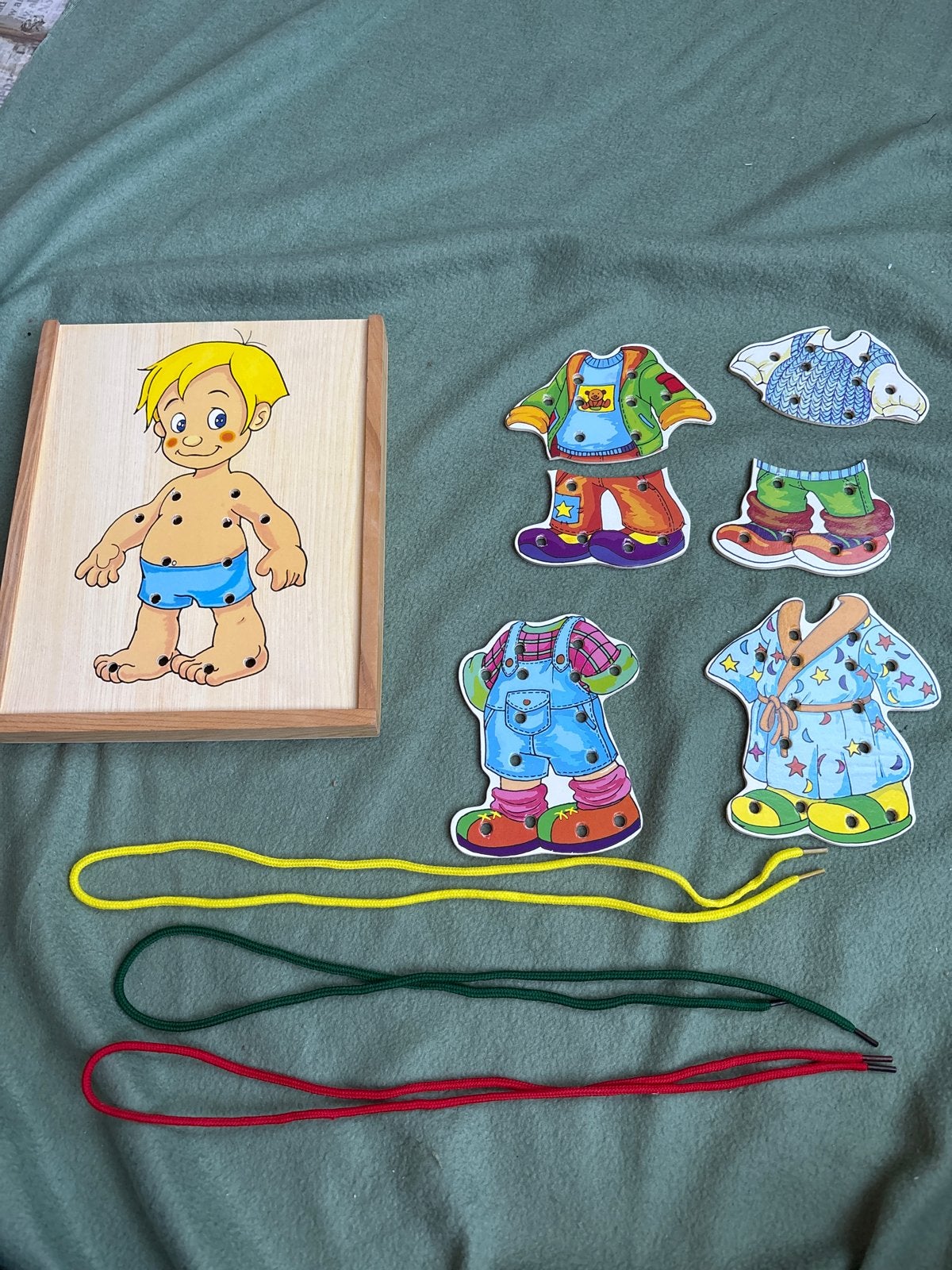 Houten aankleedpop met kleding en veters, Ophalen, Gebruikt, Knutselen