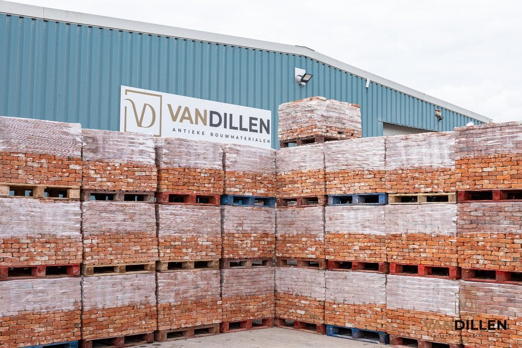 Oude rode handvorm stenen 17x4.5 1.800M2 van ÉÉN partij!!, Ophalen of Verzenden, Gebruikt, Bakstenen