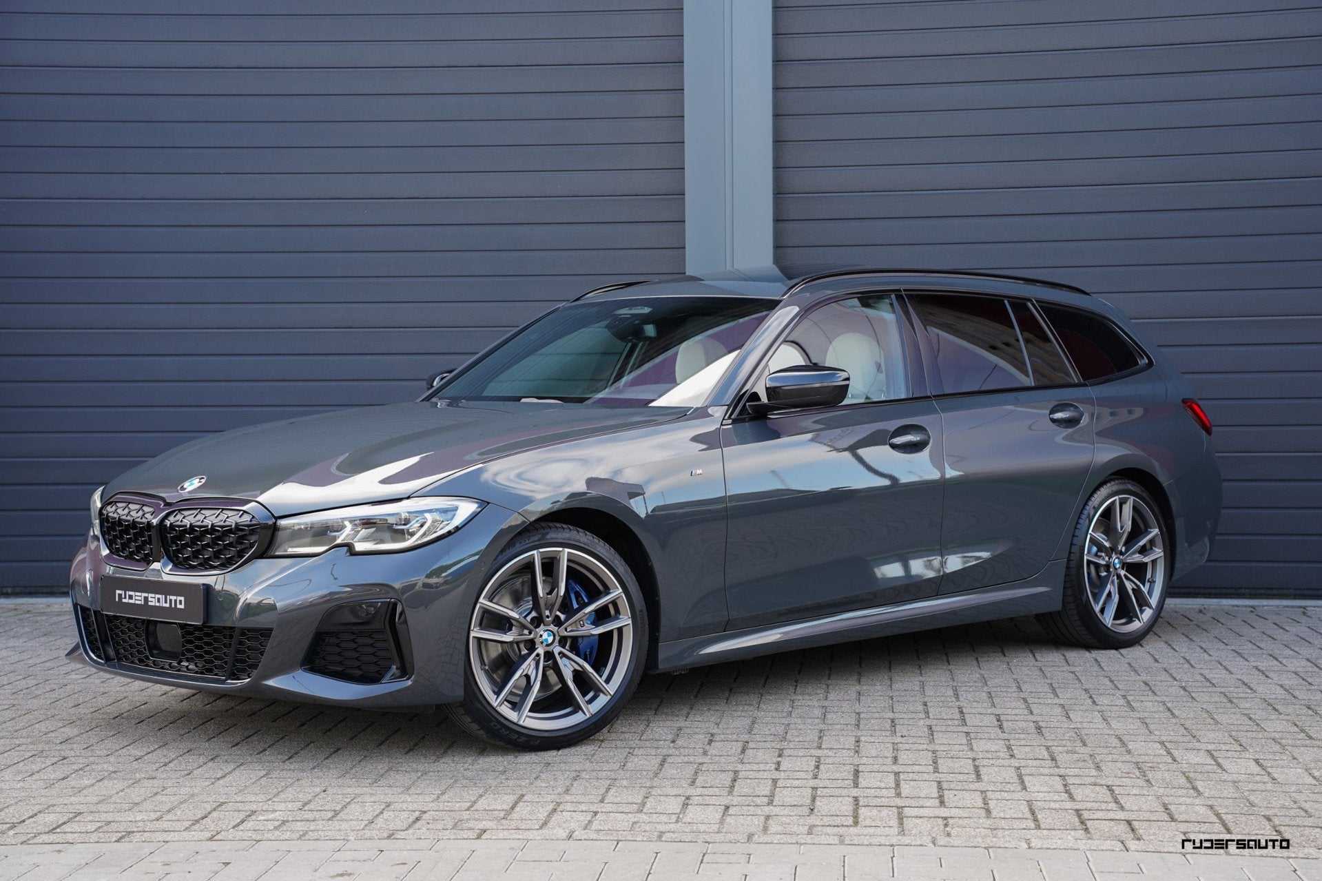 BMW 3-serie Touring M340i xDrive | Pano | Camera | Memory se, Auto's, BMW, 1780 kg, Gebruikt, Beige, Vierwielaandrijving