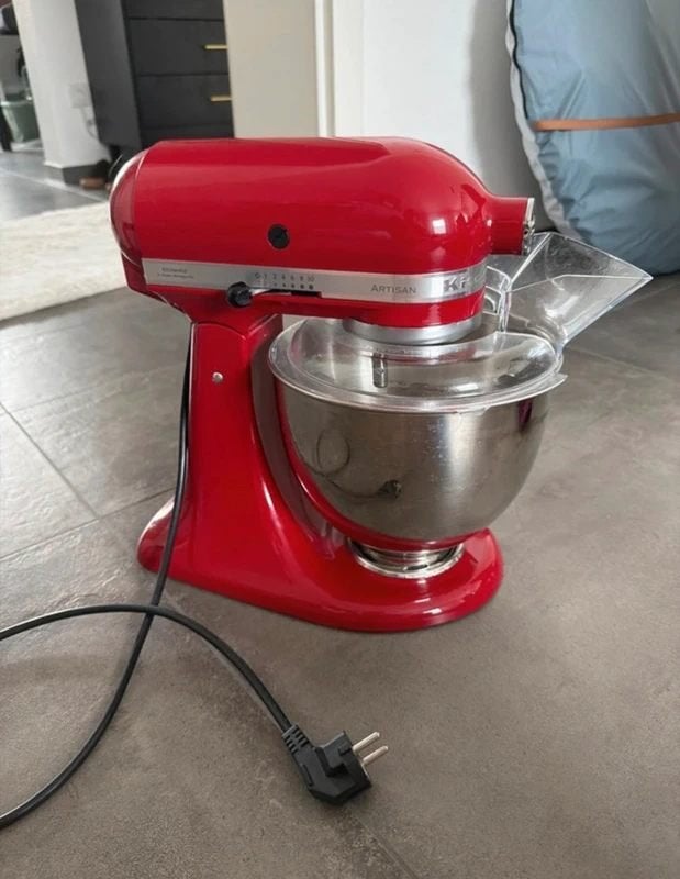 KitchenAid Artisan Keukenmixer 4,8L Rood, 4 liter of meer, Ophalen of Verzenden, Zo goed als nieuw, 3 snelheden of meer