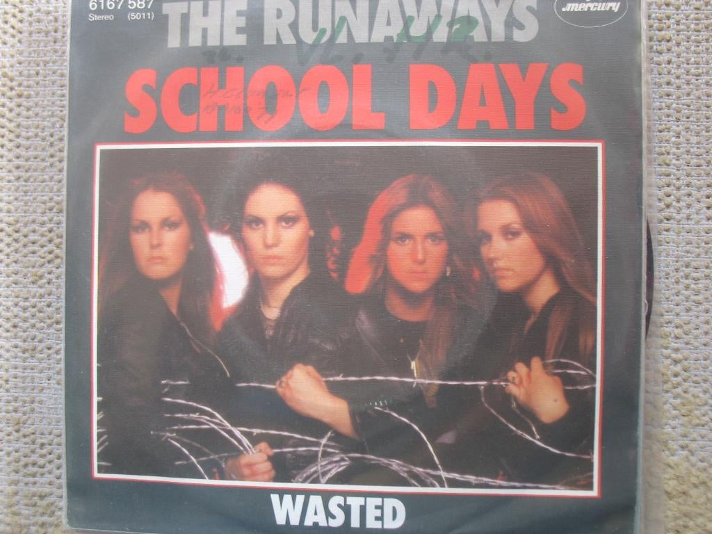 The Runaways (Joan Jett) - School days, Gebruikt, 7 inch, Single, Ophalen of Verzenden