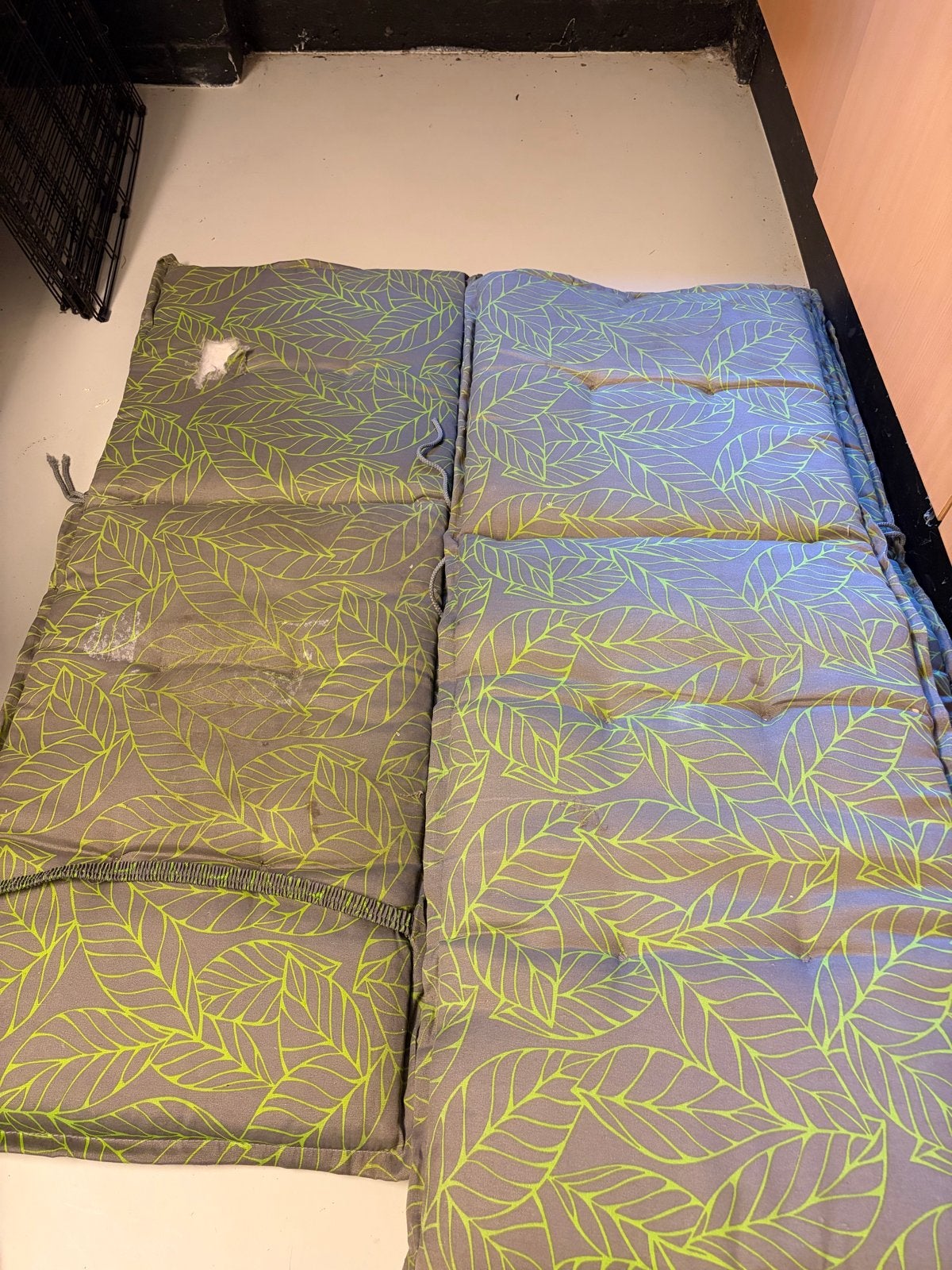 Gebruikte tuinkussens met bladprint (4 stuks), Tuin en Terras, Tuinmeubel-accessoires, Ophalen, Gebruikt