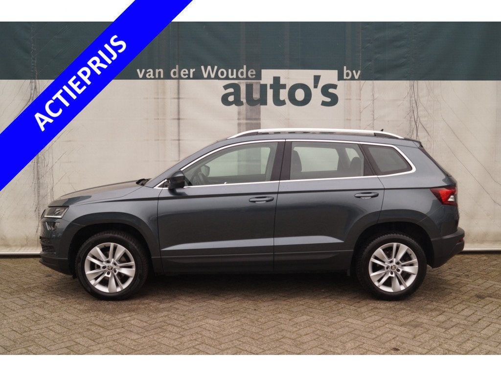 Skoda Karoq 1.0 TSI Business Edition Plus -LED-ECC-CAM-TREKH, Auto's, Skoda, Stof, Gebruikt, Handgeschakeld, 19 km/l