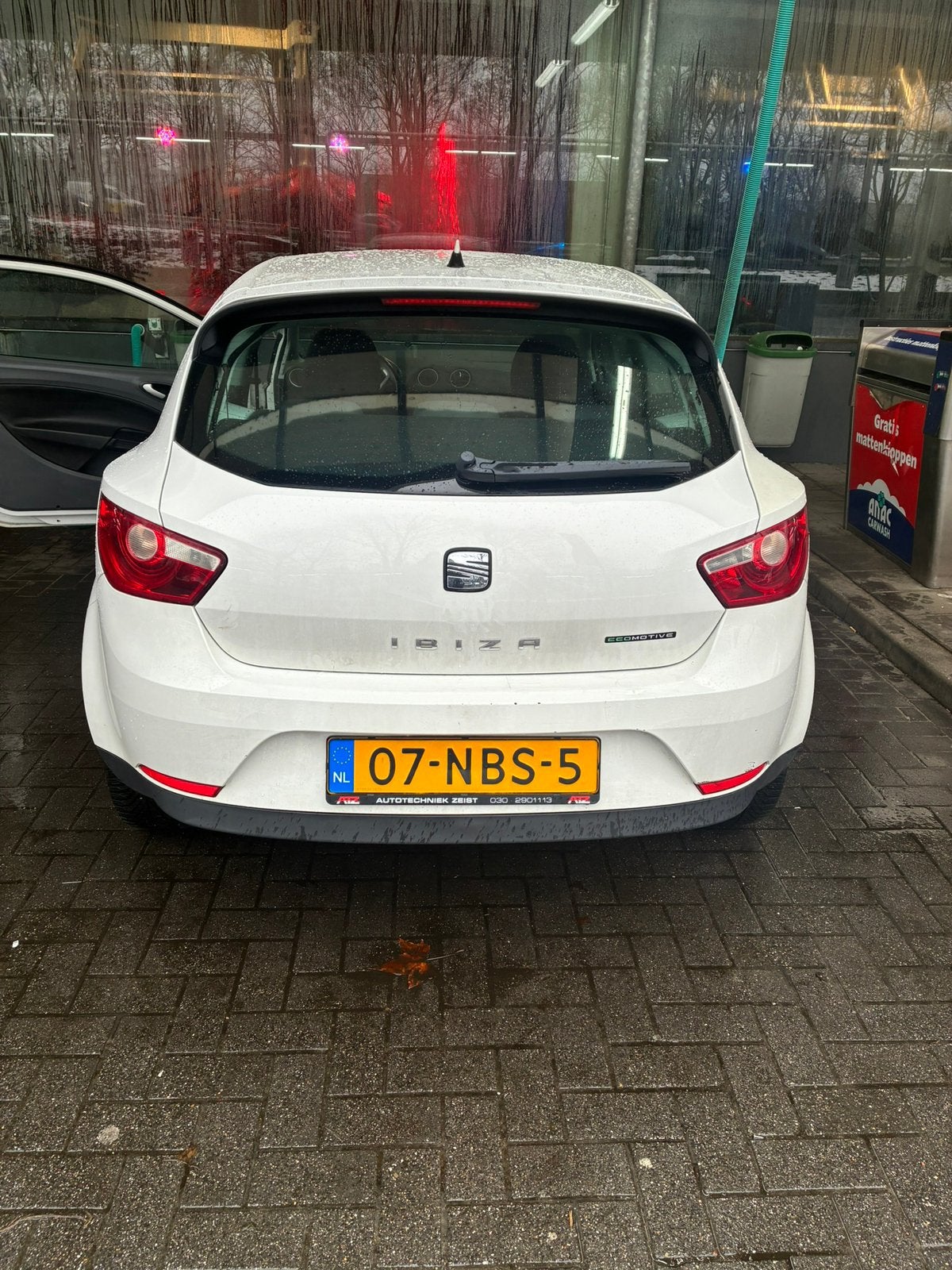 Seat Ibiza 1.2 TDI 55KW Ecomotive 2010 Wit, Auto's, Seat, Voorwielaandrijving, 74 pk, 1199 cc, 96 €/maand