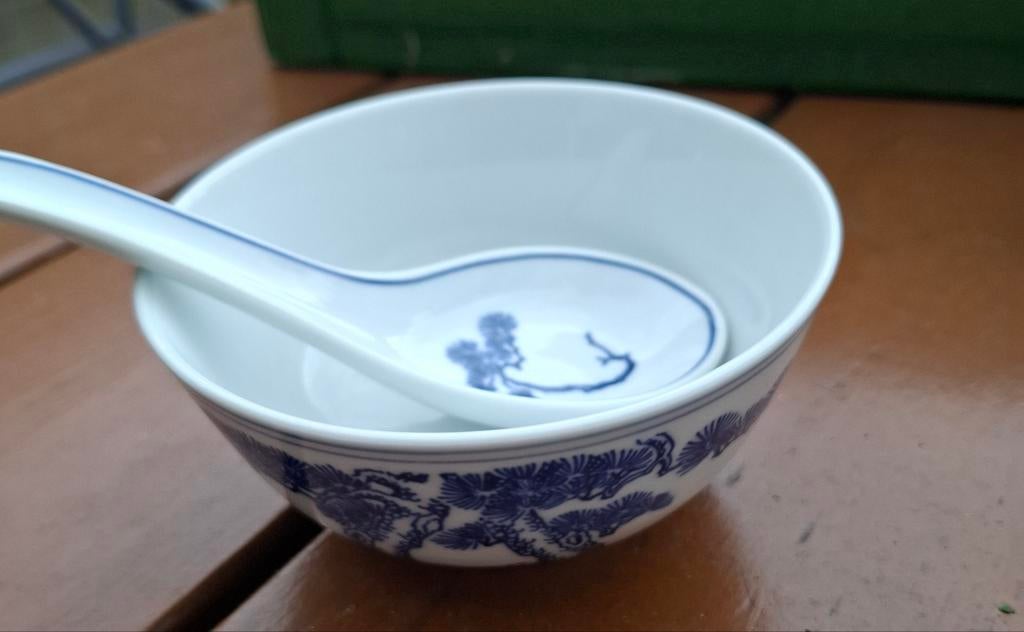 Aziatische kom met lepel, blauw-wit decor, Huis en Inrichting, Keuken | Servies, Zo goed als nieuw, Kom(men), Overige stijlen