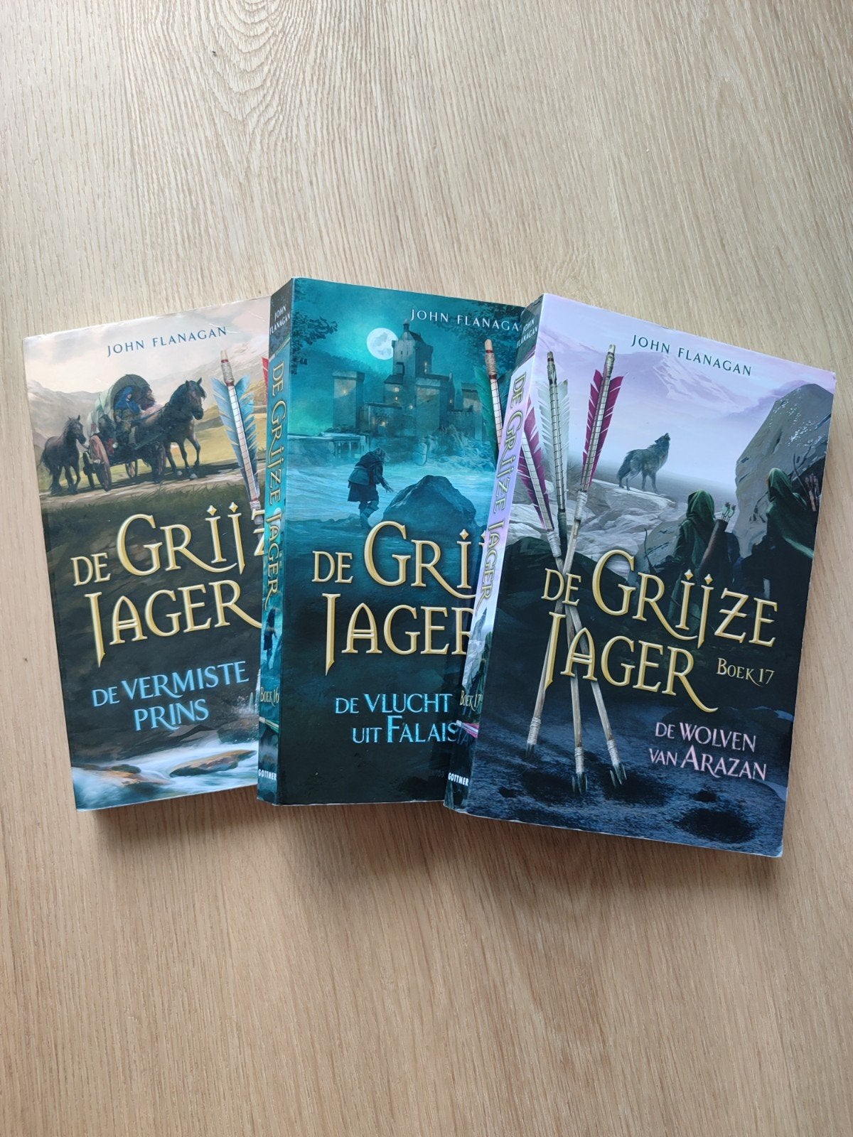 De Grijze Jager (Ranger's Apprentice) deel 15, 16 en 17, Ophalen of Verzenden, Gelezen, John Flanagan