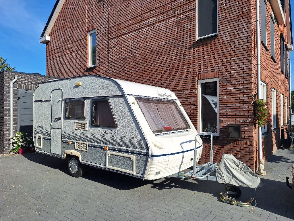 Beyerland Vitesse 400-DV 1999 in zéér nette staat, Caravans en Kamperen, Caravans, Luifel, Treinzit, 750 - 1000 kg, Particulier