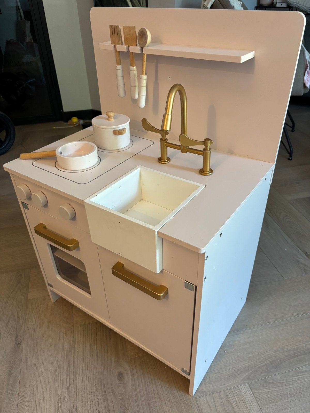 Speel keuken petit amelie, Ophalen