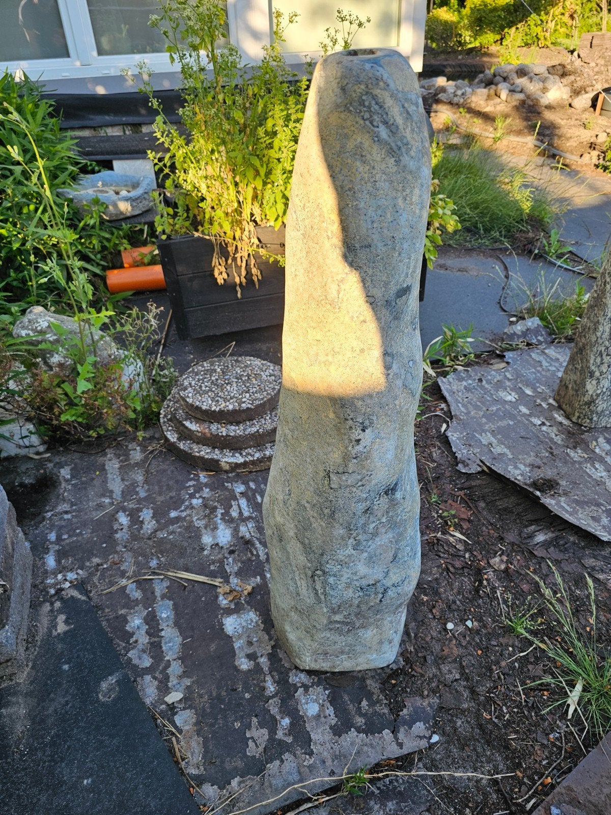 Waterornament kegelvormig 105cm hoog, Ophalen, Beton, Waterornament