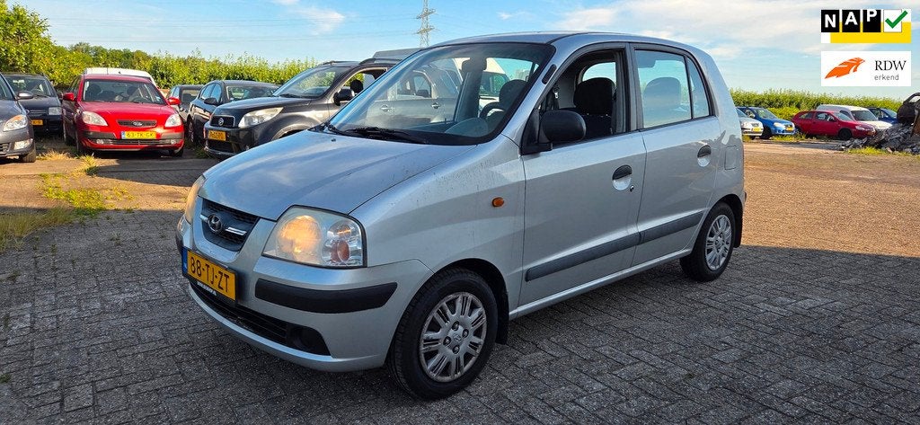 Hyundai Atos 1.1 i Active Young Lage km's NAP, Auto's, Hyundai, Voorwielaandrijving, 31 €/maand, 4 cilinders, Origineel Nederlands