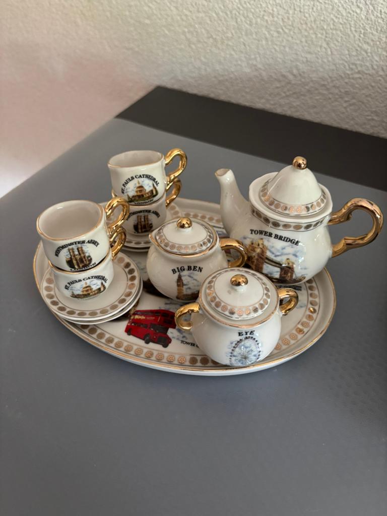 miniatuur theeservies london, Antiek en Kunst, Antiek | Servies compleet, Ophalen