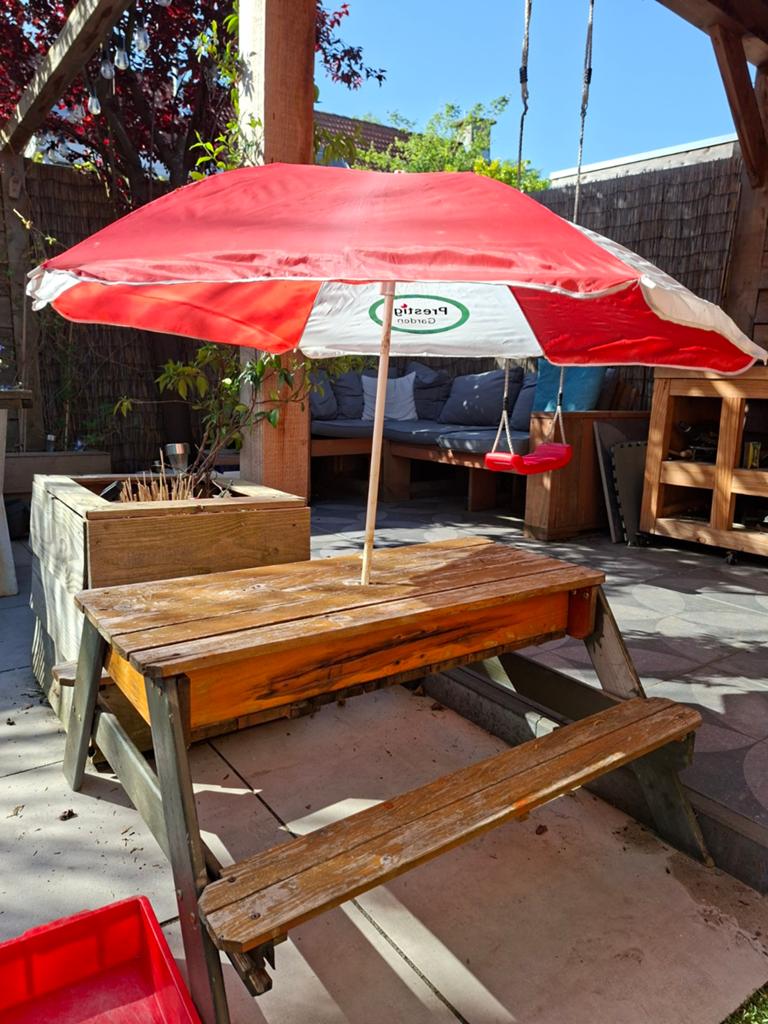 Houten water/zandtafel Prestige Garden met parasol, Ophalen, Gebruikt