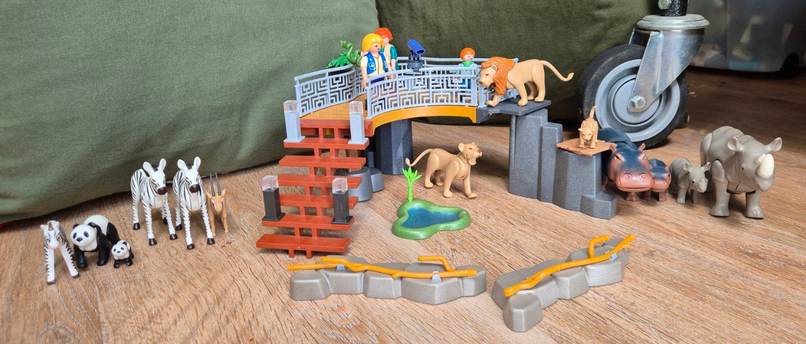Mooie dierentuin set met veel verschillende dieren, Ophalen, Zo goed als nieuw