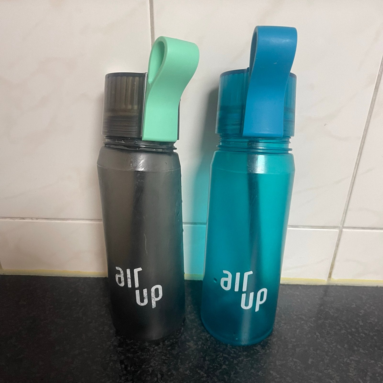 2 Air Up flessen - Zwart en Blauw, Sport en Fitness, Ophalen of Verzenden, Gebruikt