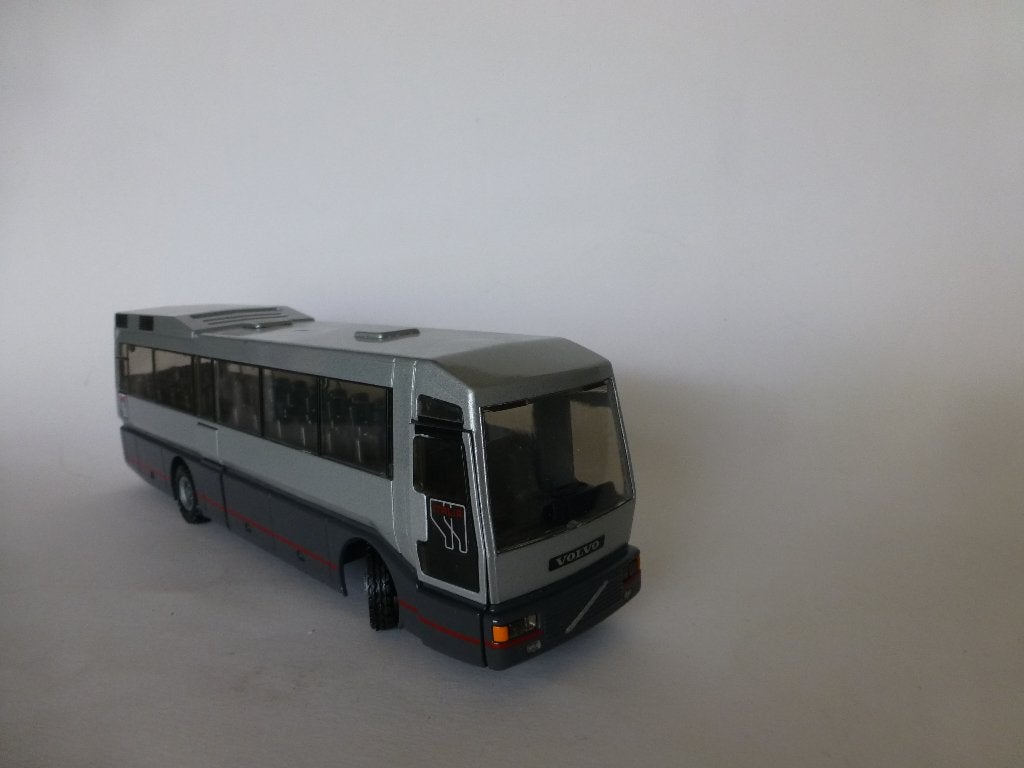 NZG Volvo touringcar Italia zilver 1:50, Hobby en Vrije tijd, Ophalen of Verzenden, Zo goed als nieuw, Bus of Vrachtwagen, NZG