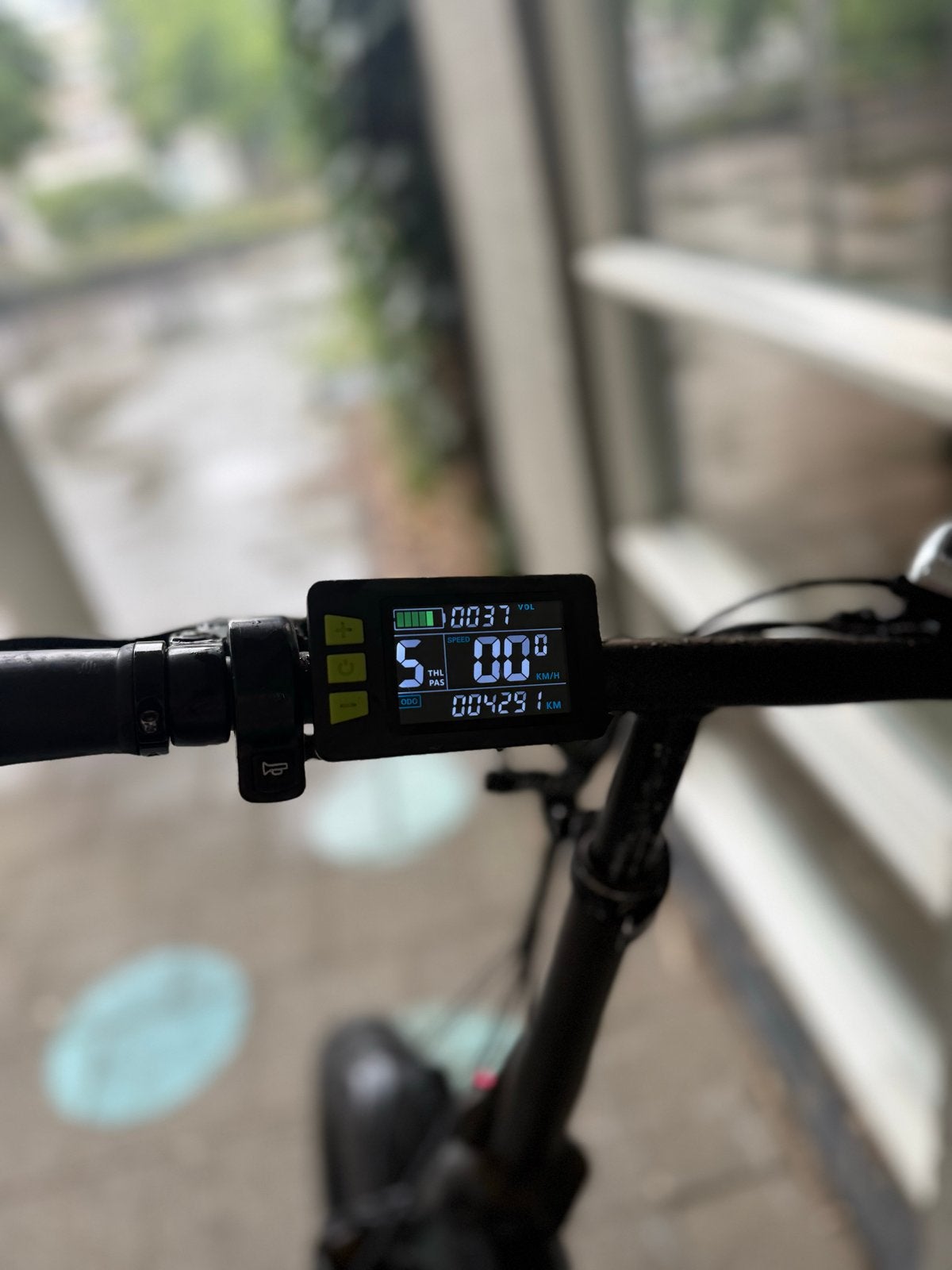 E-bike Troy met 70km actieradius en nieuwe banden, Fietsen en Brommers, Elektrische fietsen, Ophalen, Zo goed als nieuw, 50 km per accu of meer