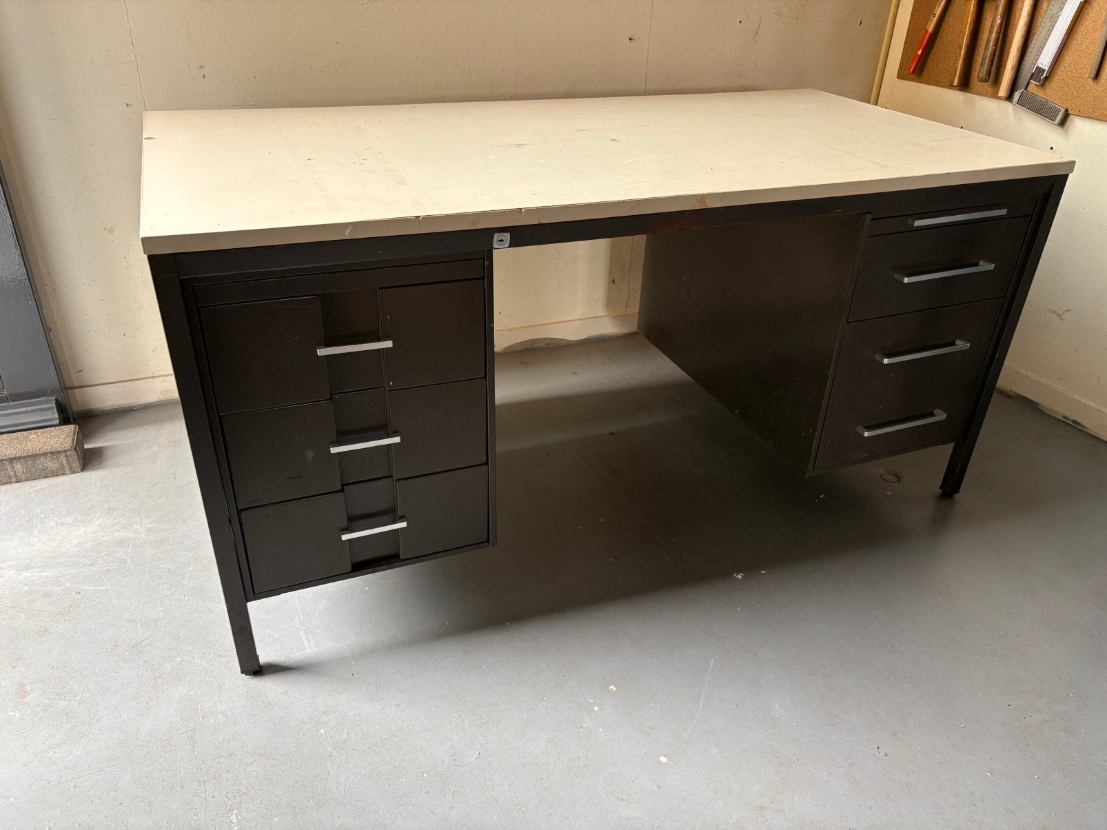 Werkbank/stalen bureau, Ophalen, Overige typen, Gebruikt, 155 cm