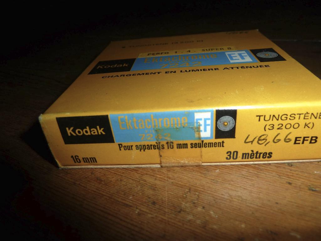 onbelichte 16mm film Ektachrome Kodak EF 7242 - 30mtr, Audio, Tv en Foto, Filmrollen, Ophalen of Verzenden, 35mm film