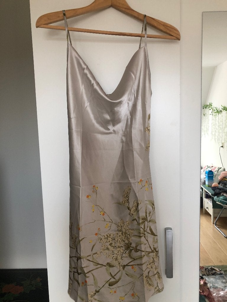 Nieuwe satijnen slipdress met bloemenprint, Onbekend, Ophalen of Verzenden, Nieuw, Maat 36 (S)