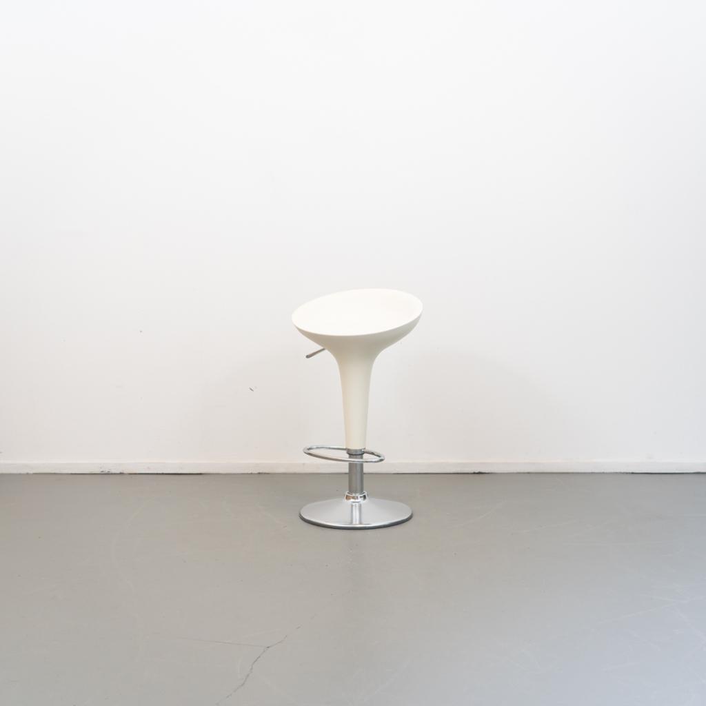 50x Magis Bombo kruk wit / aluminium, Huis en Inrichting, Barkrukken, Niet ingevuld, Kunststof, Niet ingevuld, Zo goed als nieuw