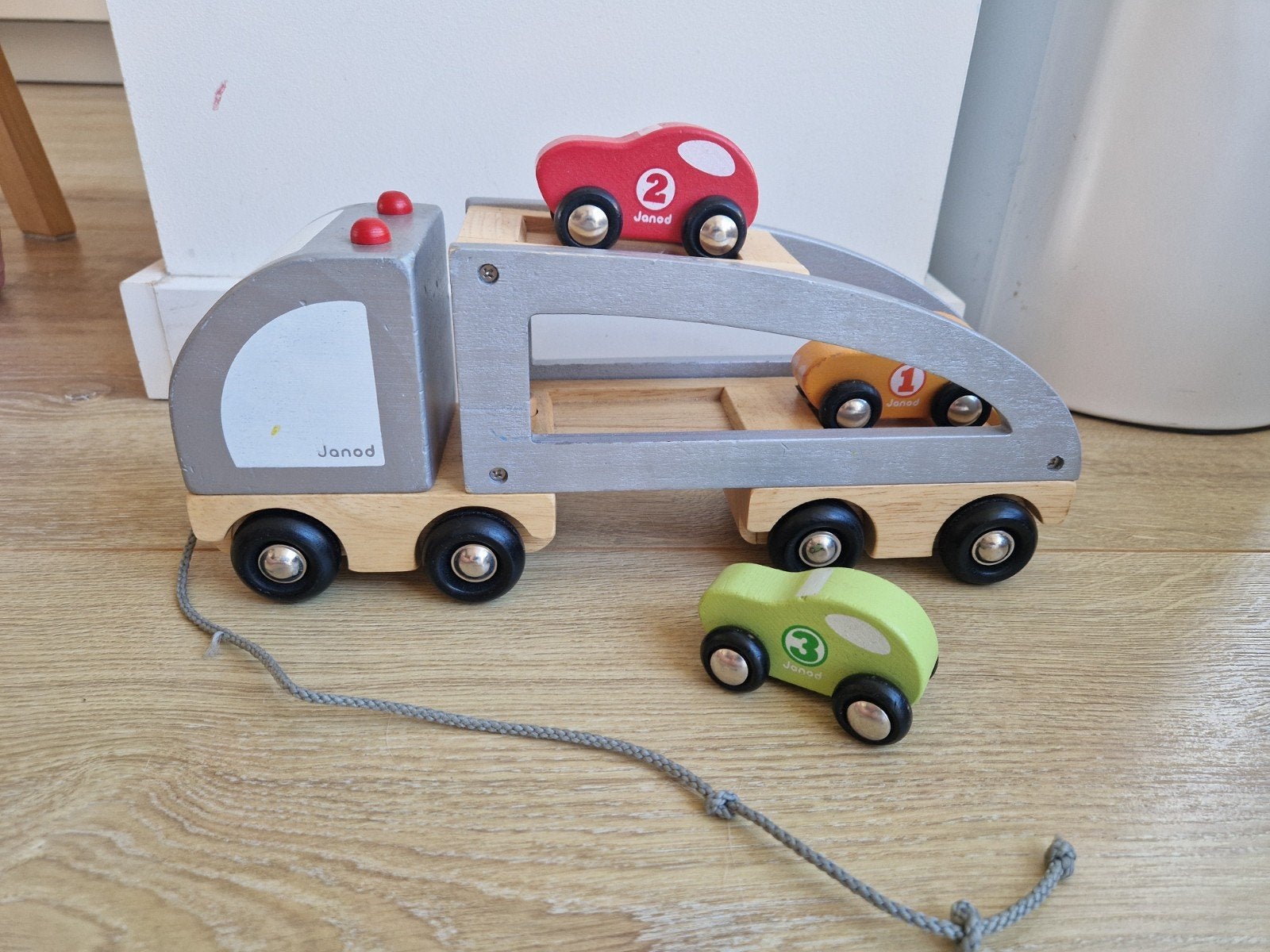 Janod oplegger vrachtauto met 3 houten autootjes, Ophalen of Verzenden, Gebruikt