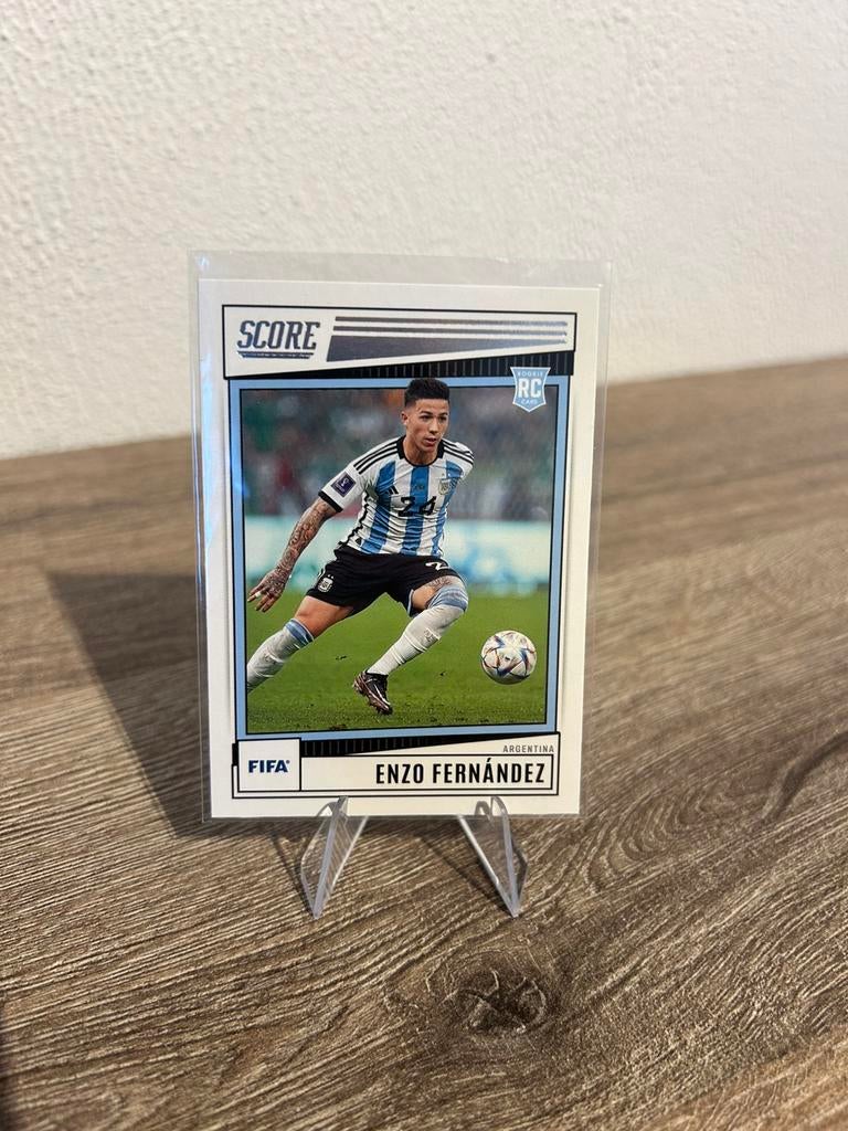 Enzo Fernandez 2022-23 Panini Score Fifa #95 RC Rookie, Ophalen of Verzenden, Zo goed als nieuw, Buitenlandse clubs, Poster, Plaatje of Sticker