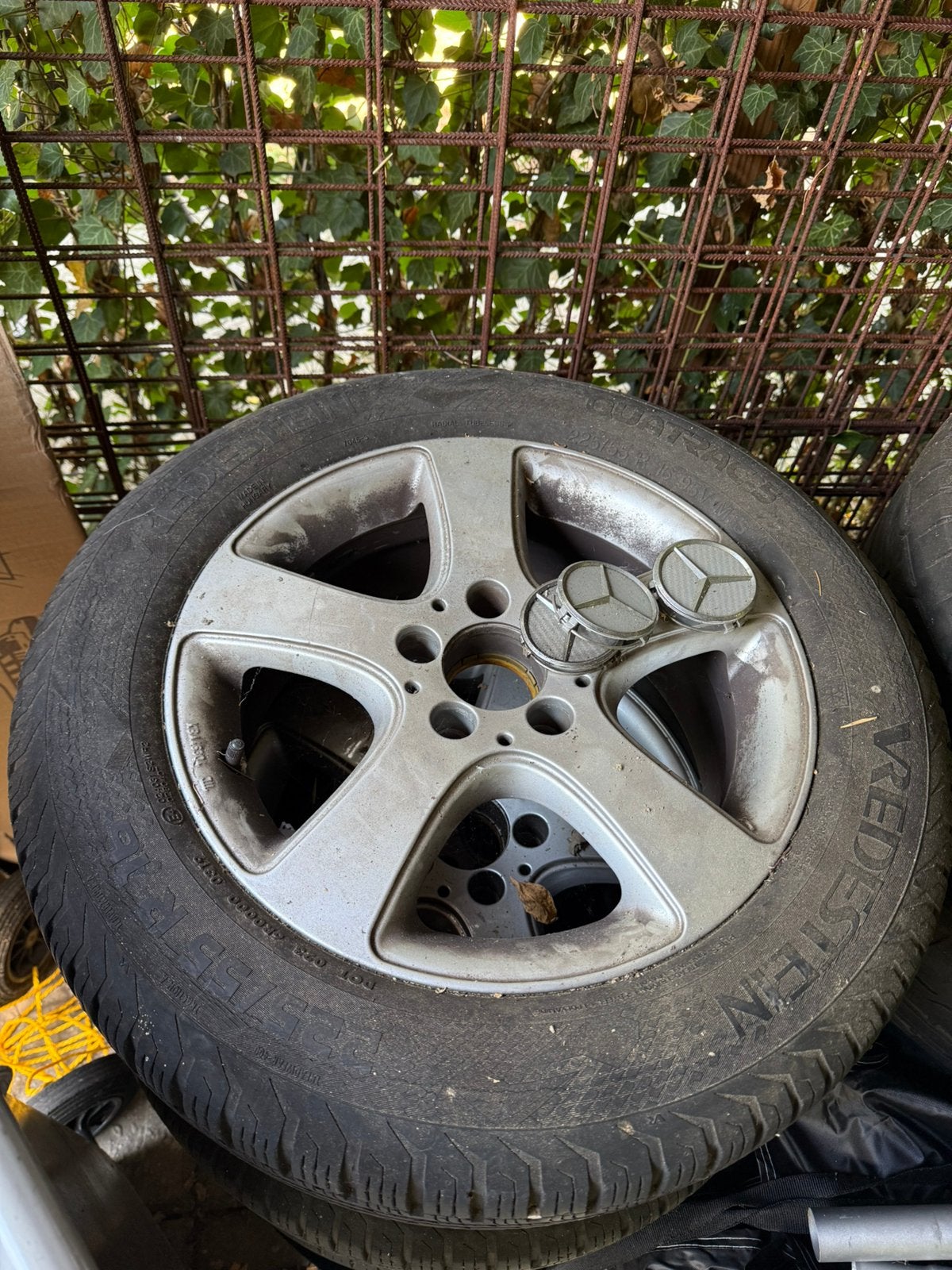 Mercedes W211 S211 velgen 16 inch met all seasons banden, Auto-onderdelen, Ophalen, 16 inch, Banden en Velgen, 205 mm